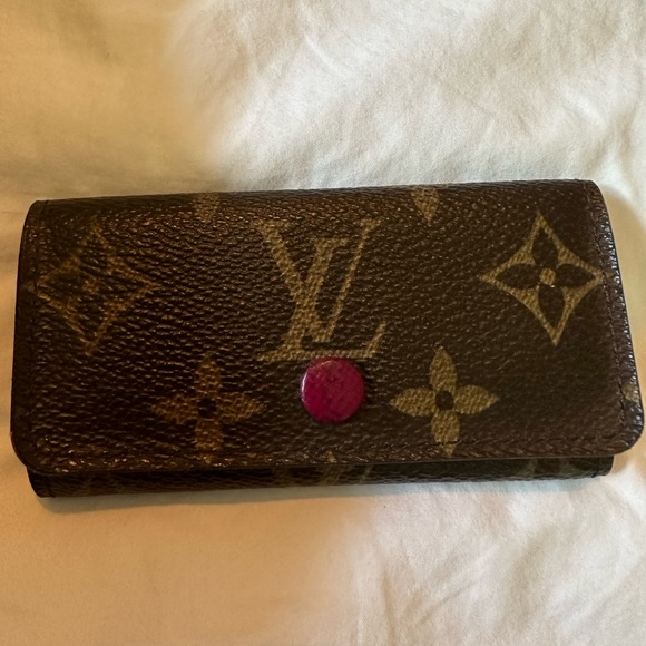 LOUIS VUITTON Monogram 4 Key Multicles Holder in Fuchsia - Picture 2 of 5
